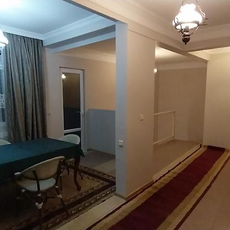 Hotel Damashni Batumi Bagian luar foto