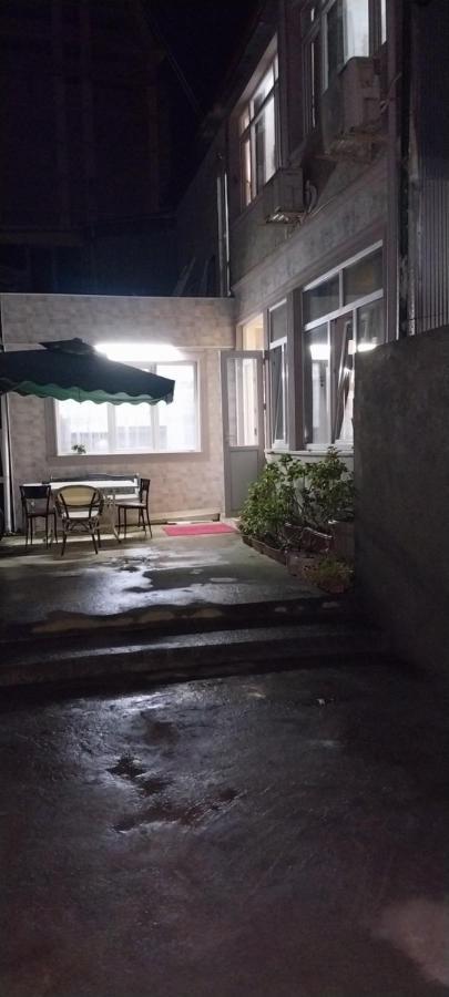 Hotel Damashni Batumi Bagian luar foto