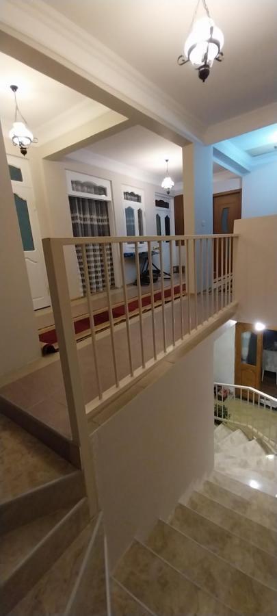 Hotel Damashni Batumi Bagian luar foto